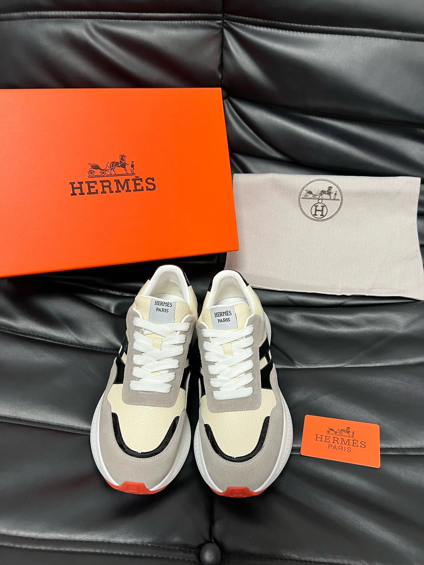 [HERMES] Hermès men's shoes 💰540💰 - High-end quality original order - Upper: 🔝 tumbled calfskin, suede calfskin, shoe body sewn with H pattern - Inner: water-dyed cowhide - Outsole: ultra-light T men's shoes 💰U foam rubber; two-color molded outsole - Super high quality control, fine workmanship: highlighted (high-end, luxury, grade) -Size : 39-44 (38, 45 can be customized)